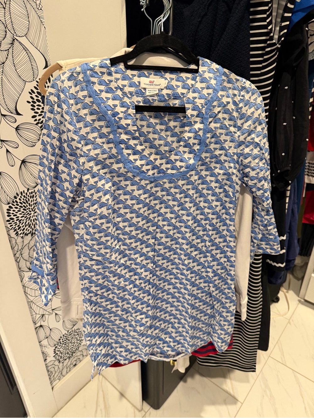 Vineyard Vines White and Blue Whale-Print Scoop Neck Top